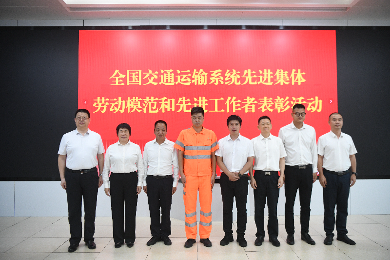 喜报！我中心易万中同志荣获“全国交通运输系统先进工作者”称号